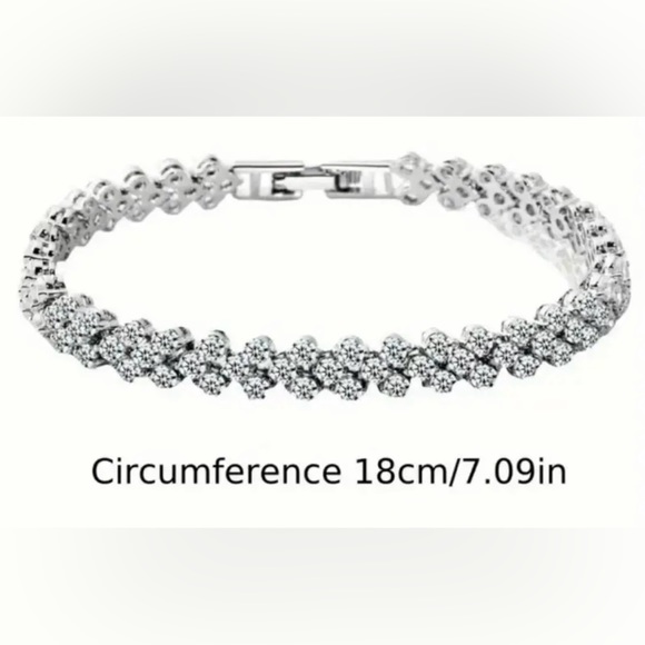 Gorgeous Women’s Crystal Bracelet - Picture 3 of 4